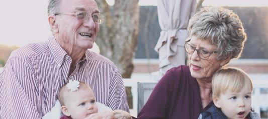 How to Choose the Perfect Gifts for Seniors